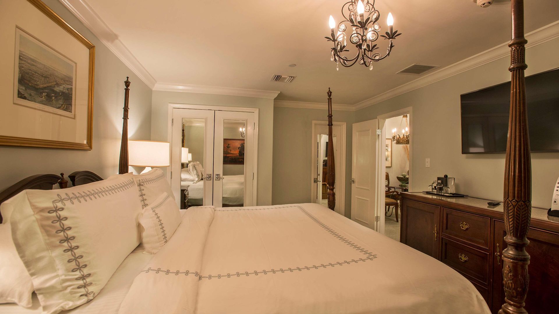 Bienville House Hotel
