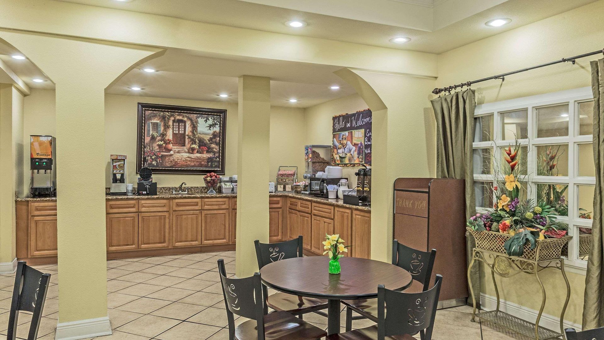 Super 8 By Wyndham Hotel 2*
