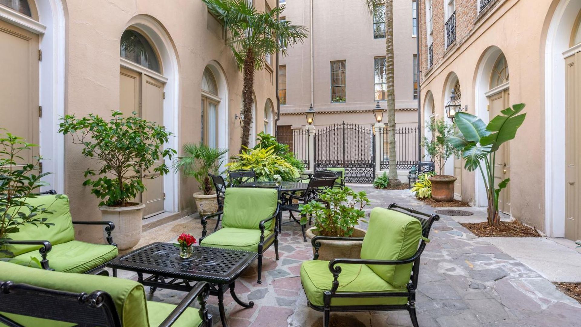 Voco St By Ihg Hotel 4*