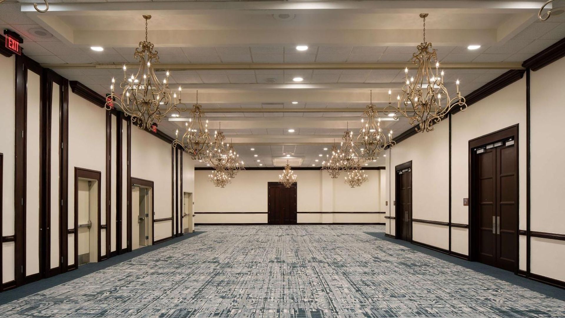 Embassy By Hilton Convention Center Hotel 3*