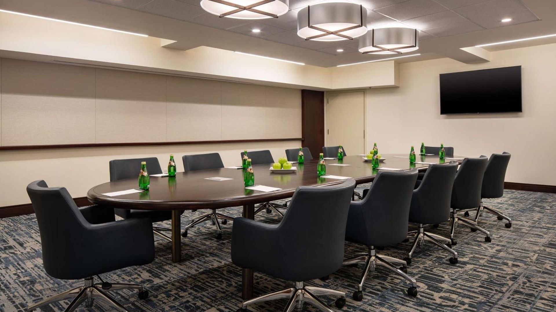 Embassy By Hilton Convention Center Hotel 3*