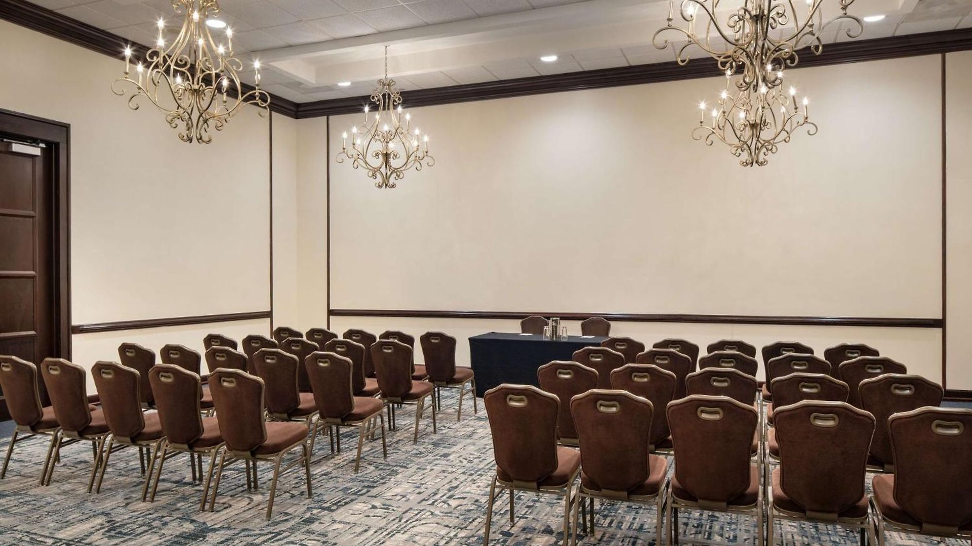 Hotel Embassy By Hilton Convention Center New Orleans
