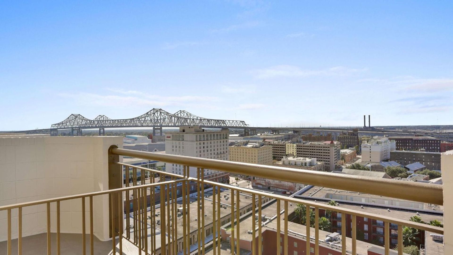 Hotel Embassy By Hilton Convention Center 3*