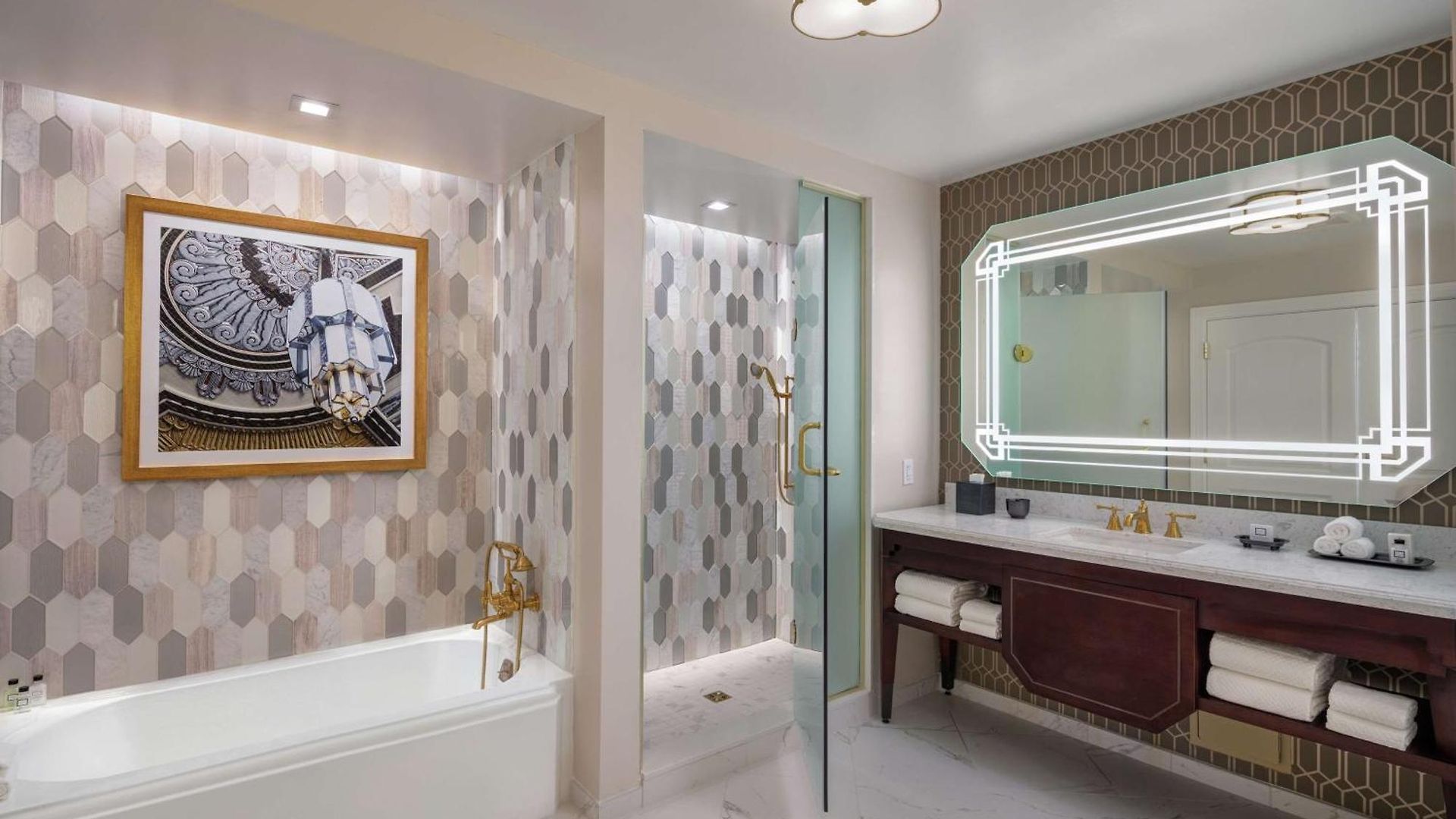 The Higgins New Orleans, Curio Collection By Hilton Hotel