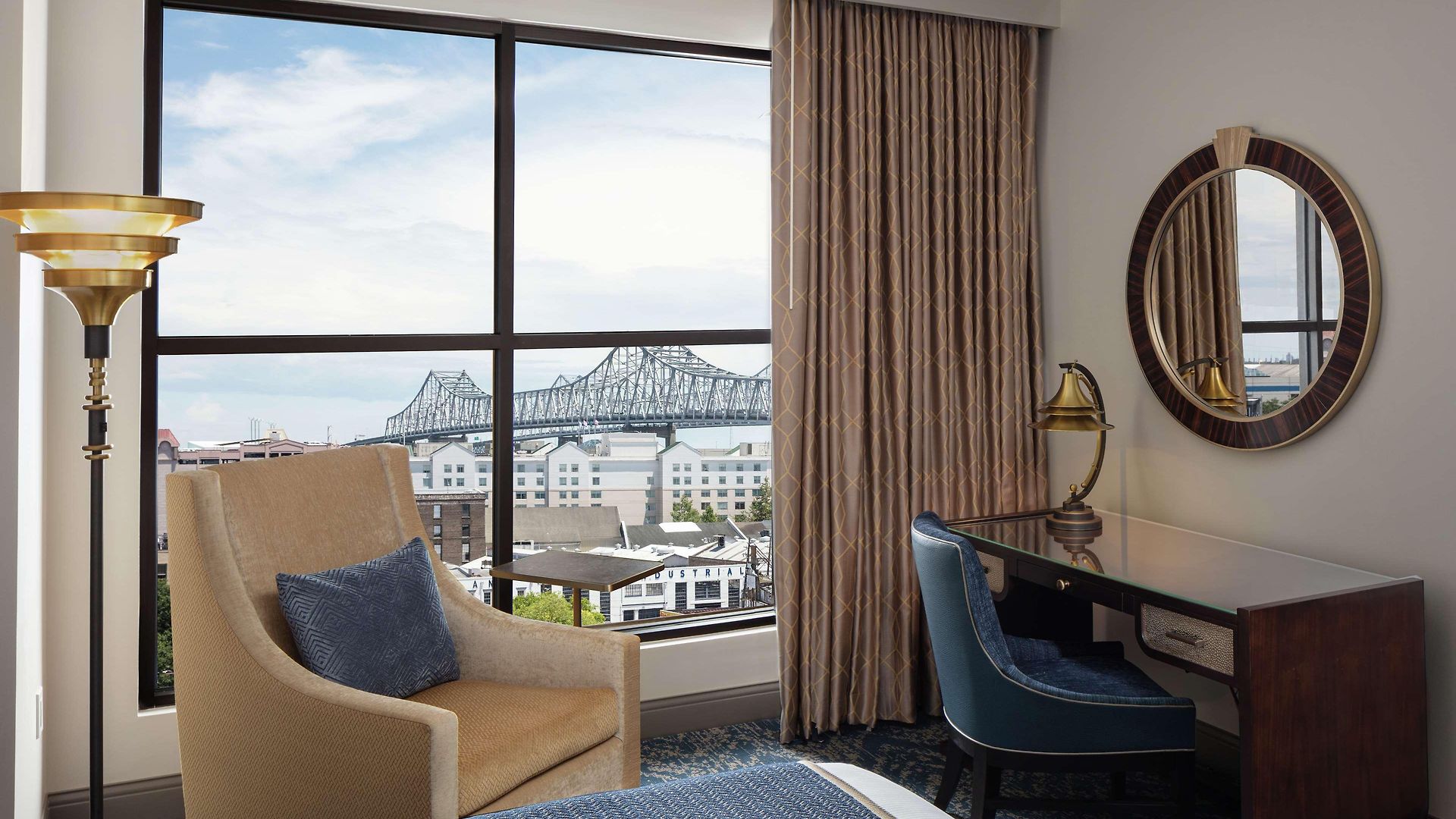 Hotel The Higgins New Orleans, Curio Collection By Hilton New Orleans