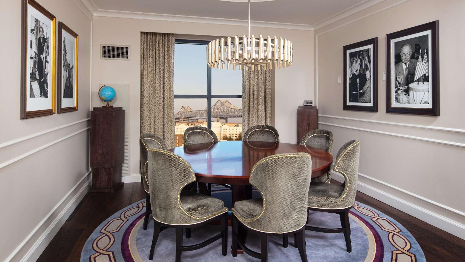Hotel The Higgins New Orleans, Curio Collection By Hilton New Orleans