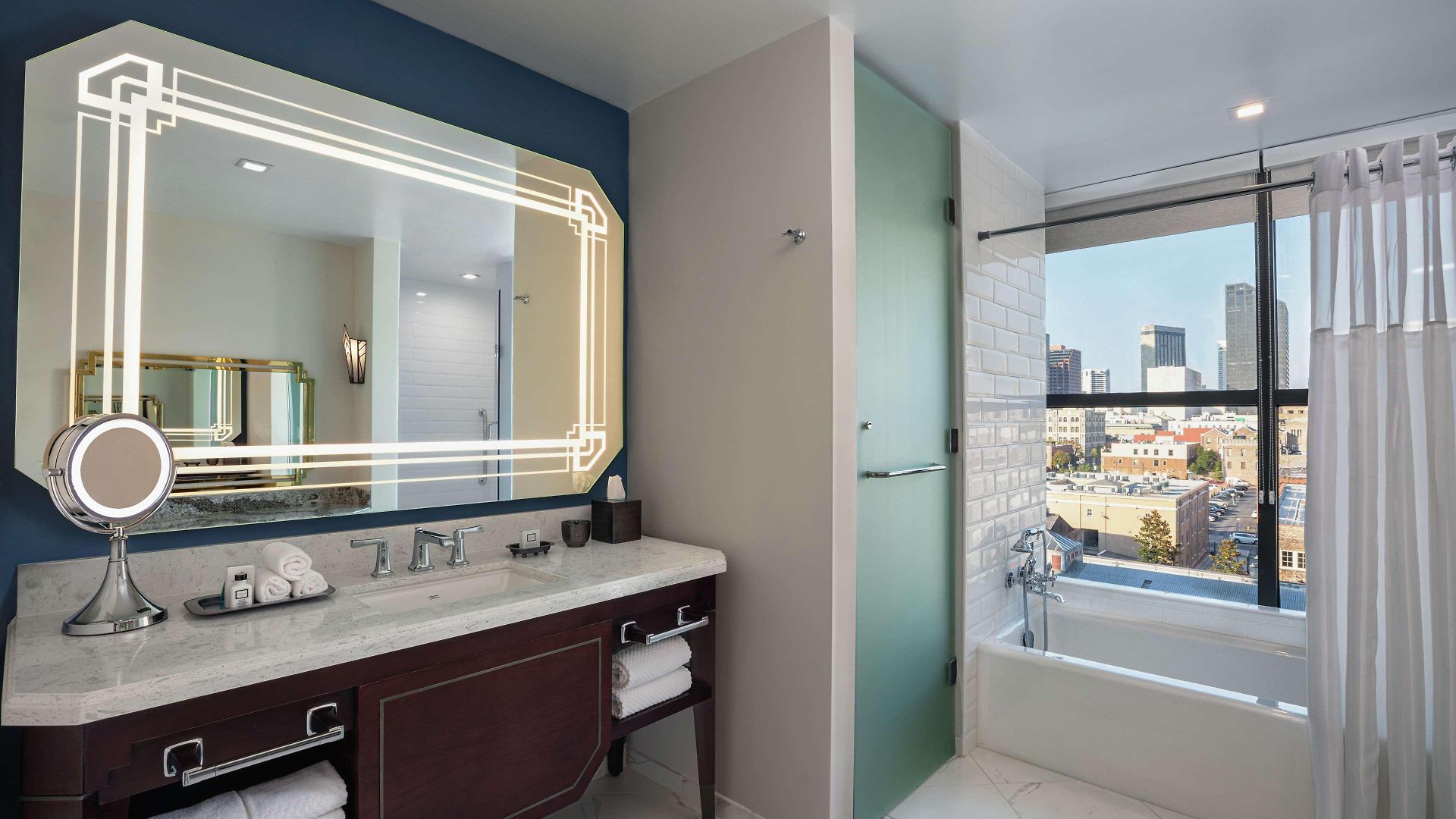 Hotel The Higgins New Orleans, Curio Collection By Hilton 4*