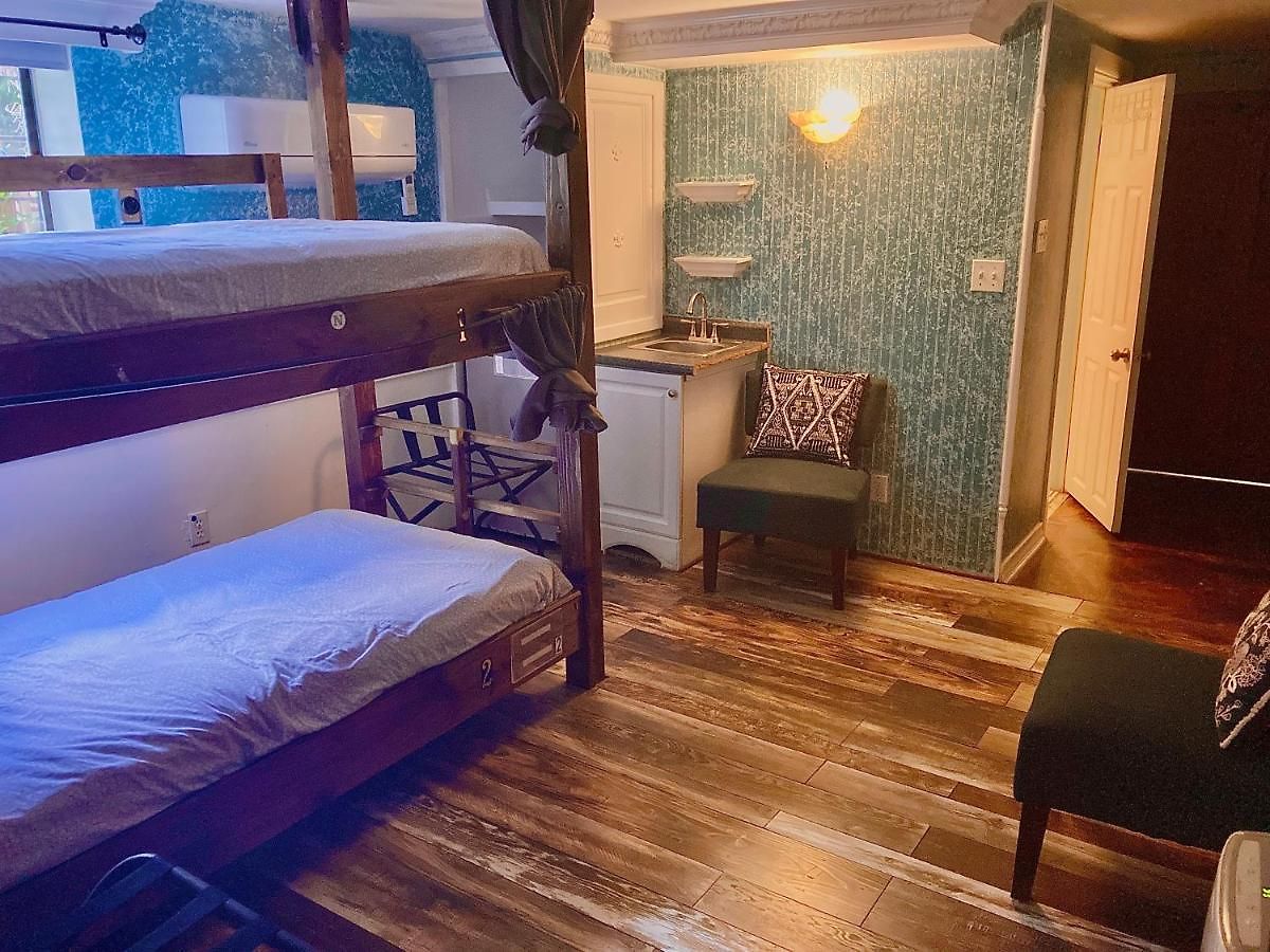 Madame Isabelle's House Hostel