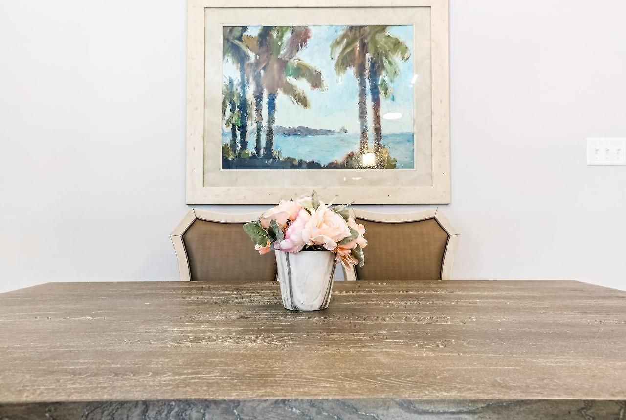 Stunning Near French Quarter Apartment