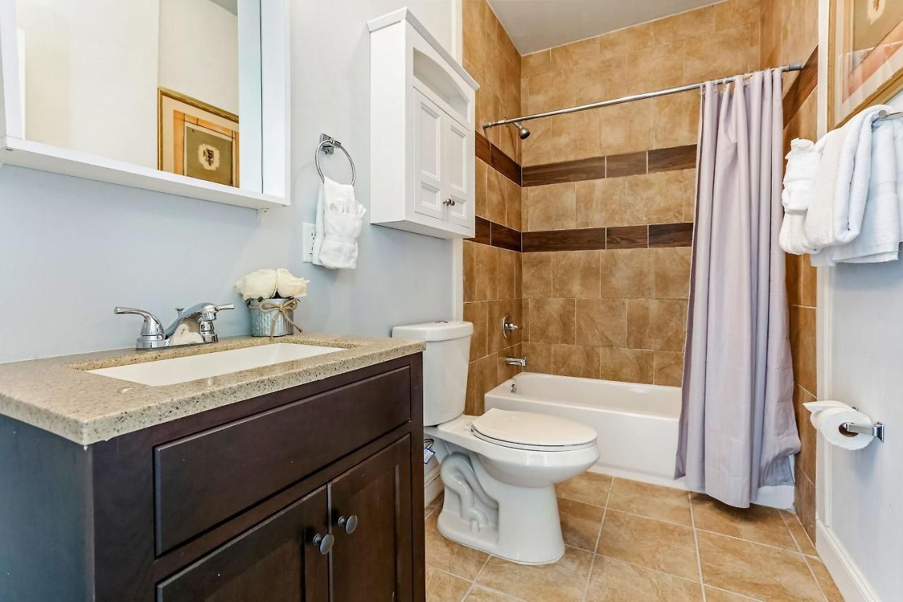 Stunning Near French Quarter Apartment