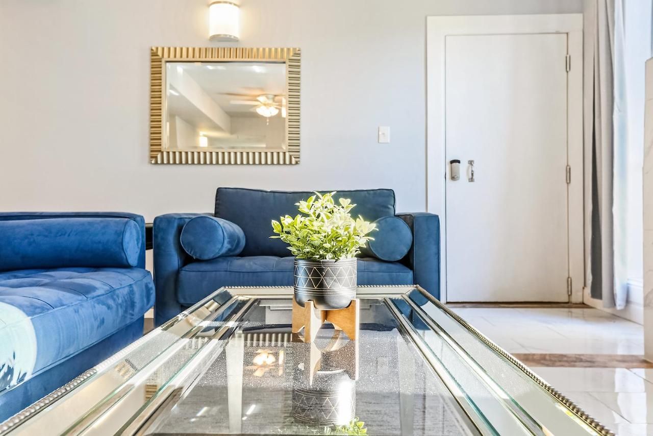 Stunning Near French Quarter Apartment *