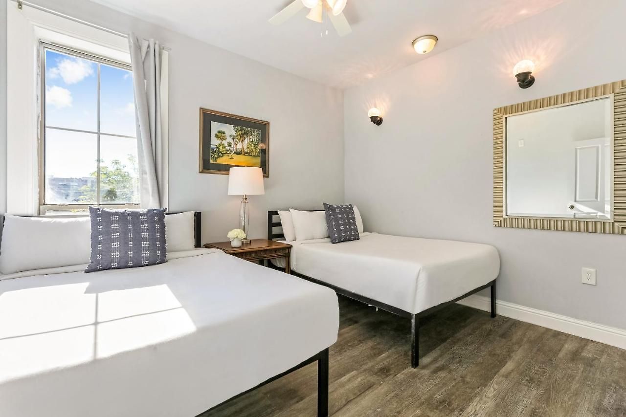 Stunning Near French Quarter Apartment *