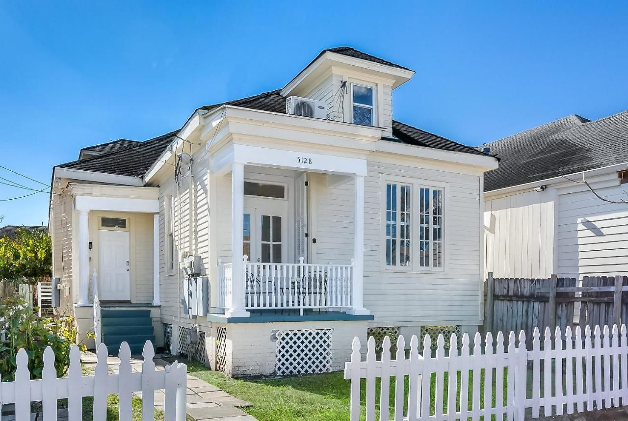 Uptown Spacious 4bd/3ba With Historic Charm Holiday home