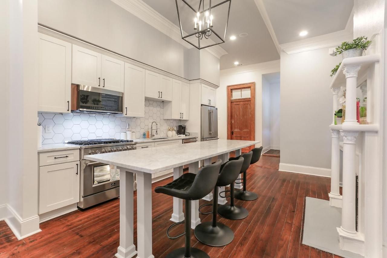 Canal Street Mansion Sleeps 15 Holiday home