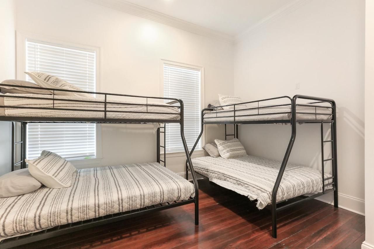Canal Street Mansion Sleeps 15 *