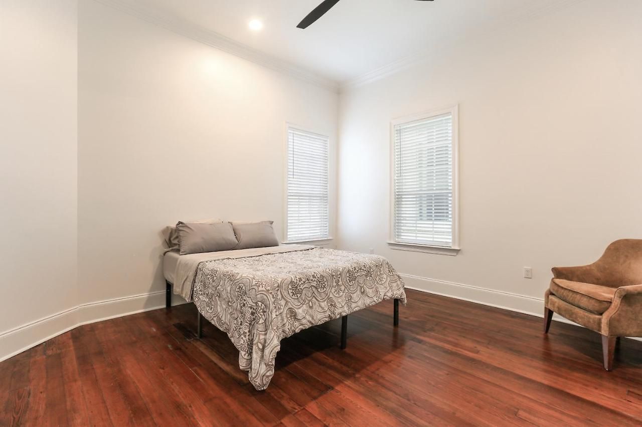 Canal Street Mansion Sleeps 15 *