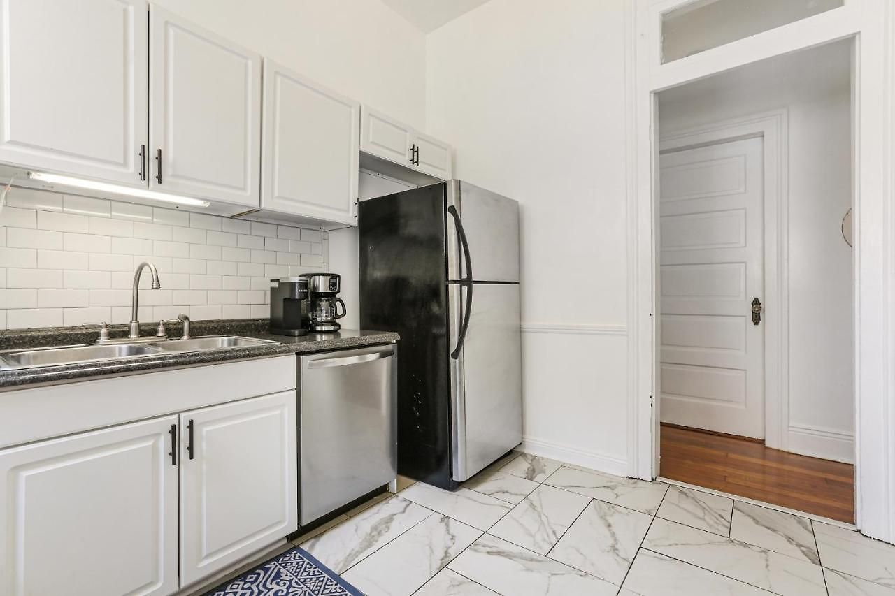 Uptown Spacious 4bd/3ba With Historic Charm Holiday home