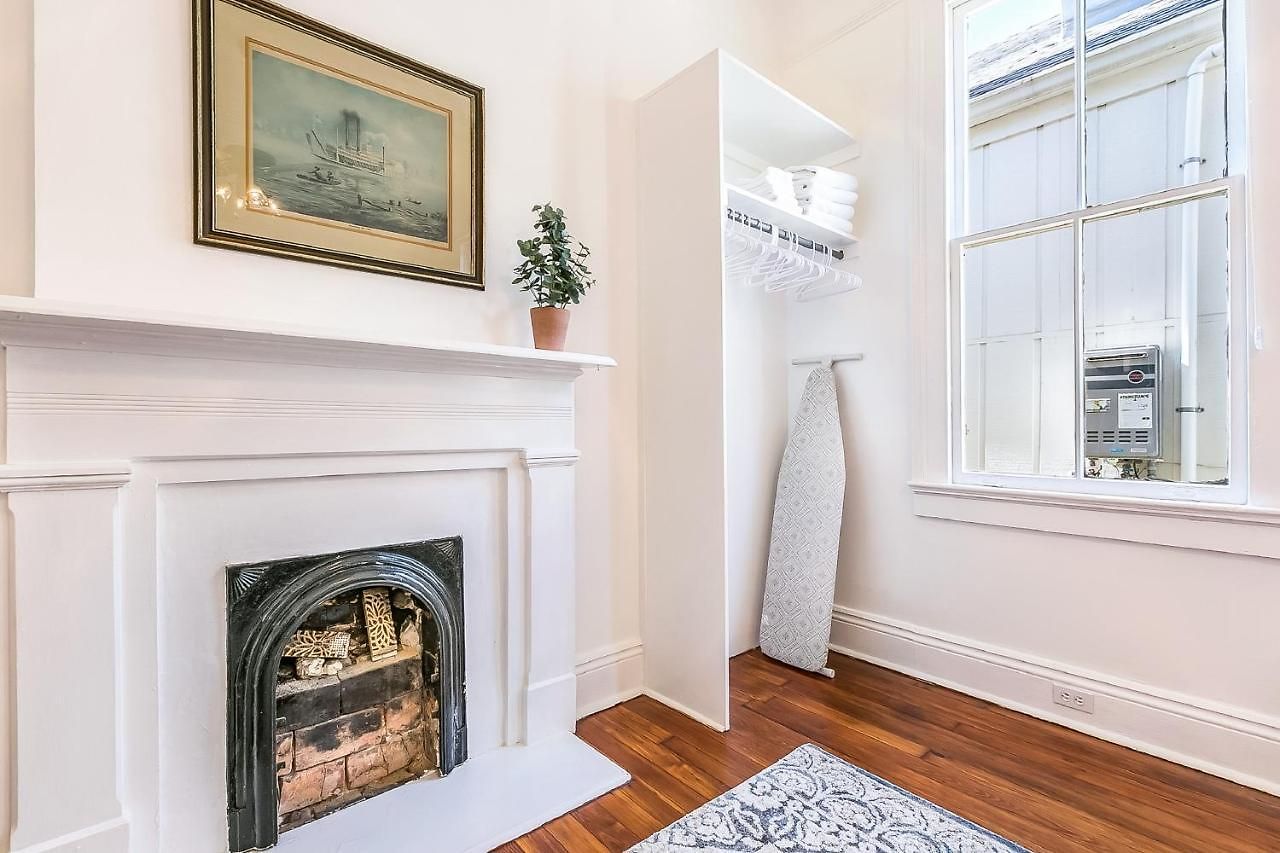 Uptown Spacious 4bd/3ba With Historic Charm *