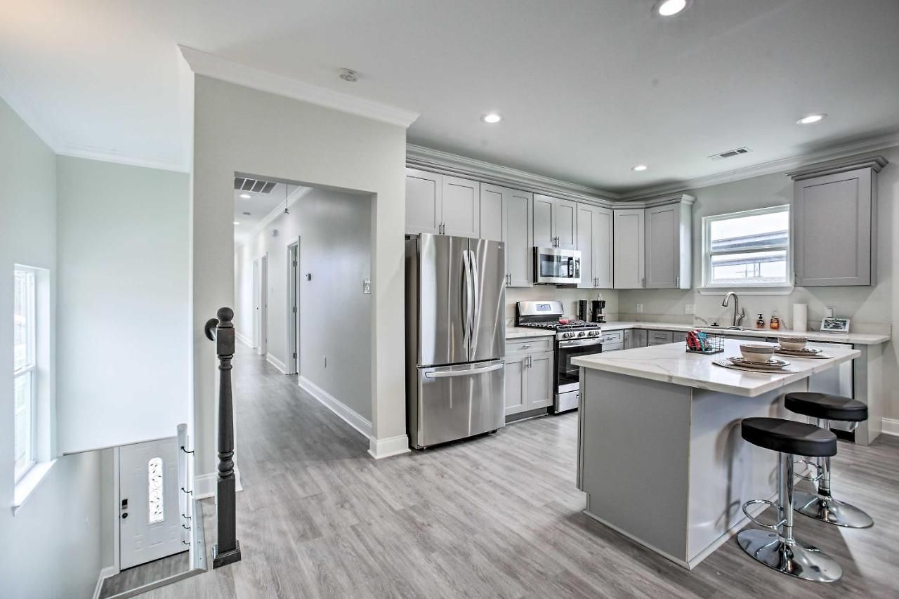Holiday home 6 Mi To French Quarter: Modern Gem