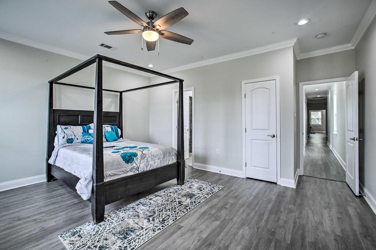 Holiday home 6 Mi To French Quarter: Modern Gem