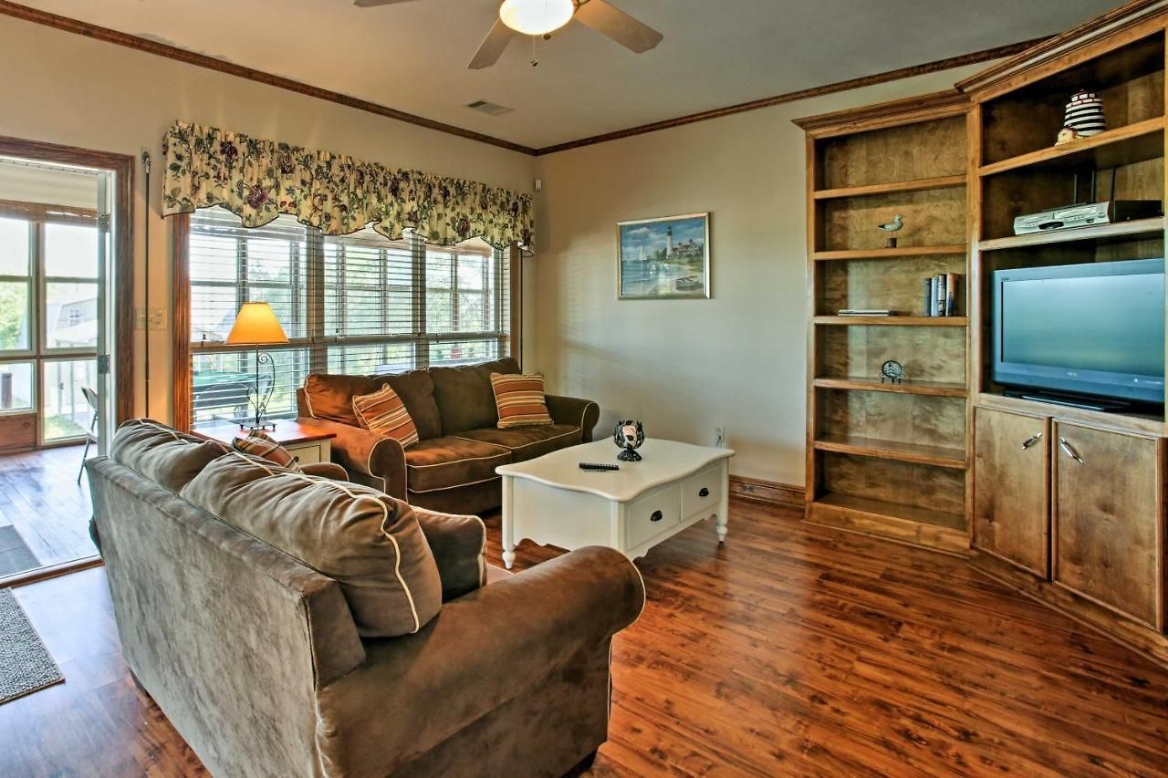 Holiday home Private Dock W/ Lift: Waterfront Home! *