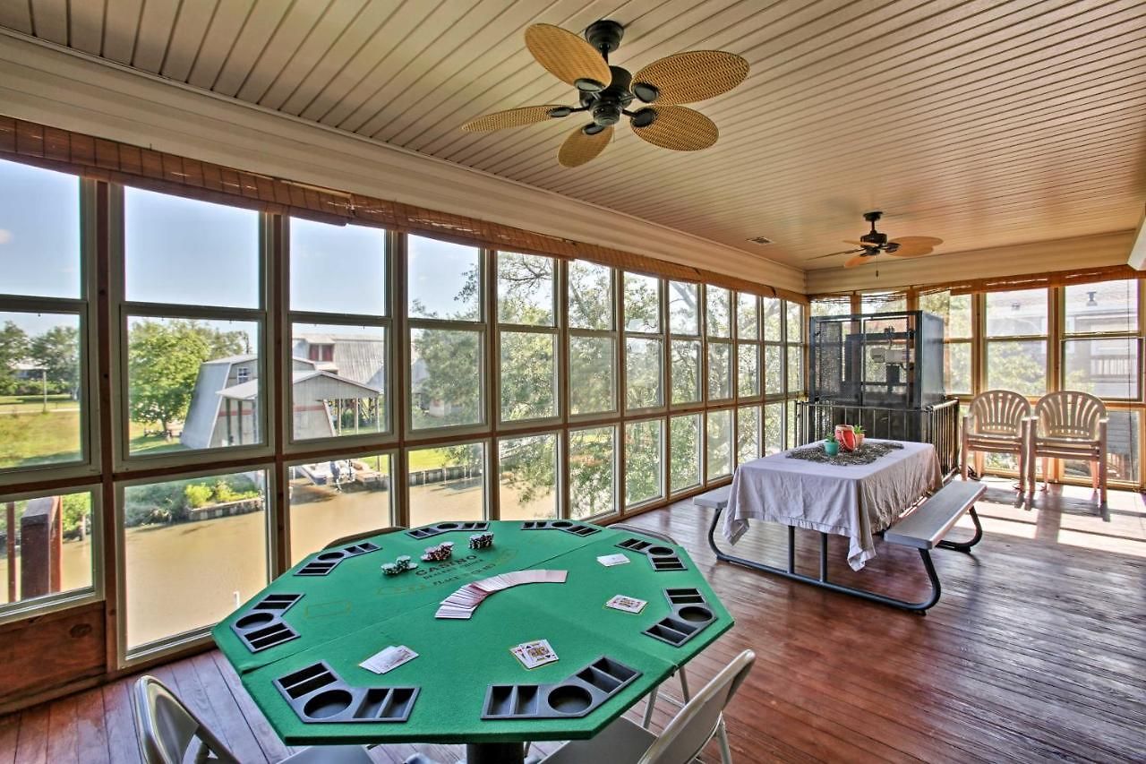 Private Dock W/ Lift: Waterfront Home! Holiday home New Orleans
