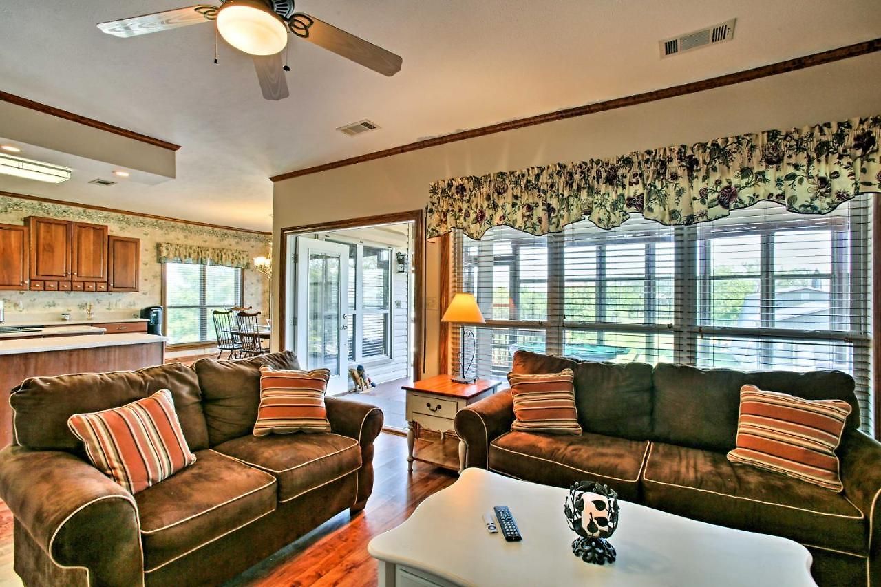 Private Dock W/ Lift: Waterfront Home! New Orleans