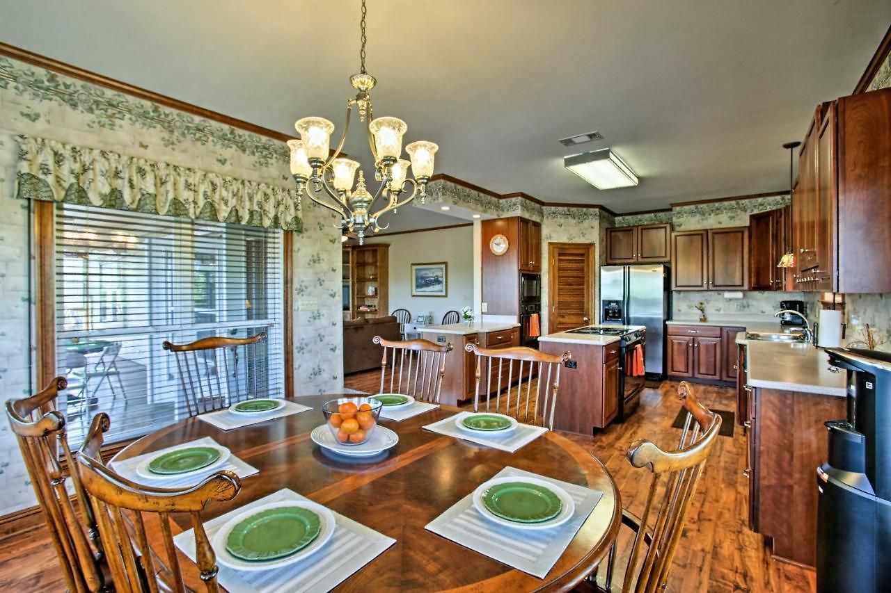 Private Dock W/ Lift: Waterfront Home! Holiday home New Orleans