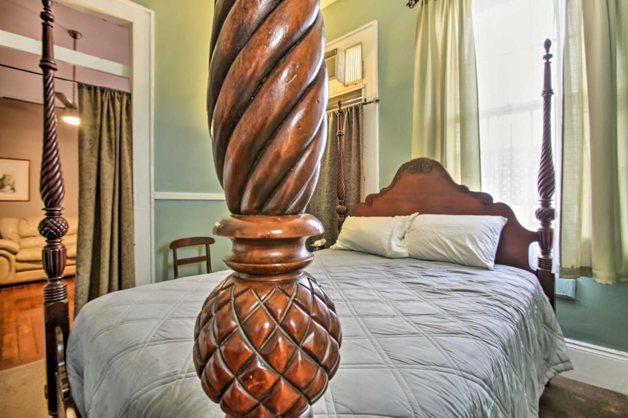 Holiday home 1 Mi To French Quarter: Walkable Nola Home!