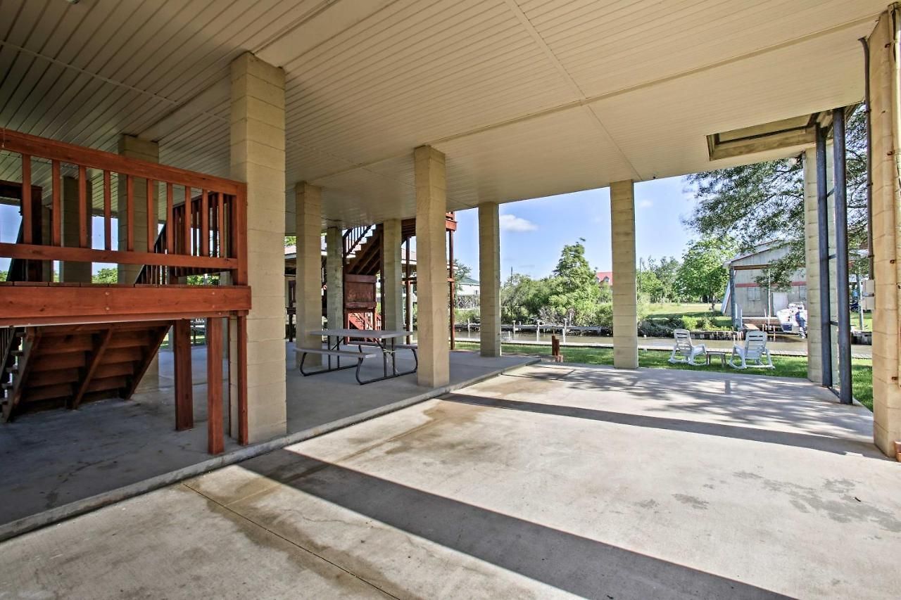 Private Dock W/ Lift: Waterfront Home! Holiday home *