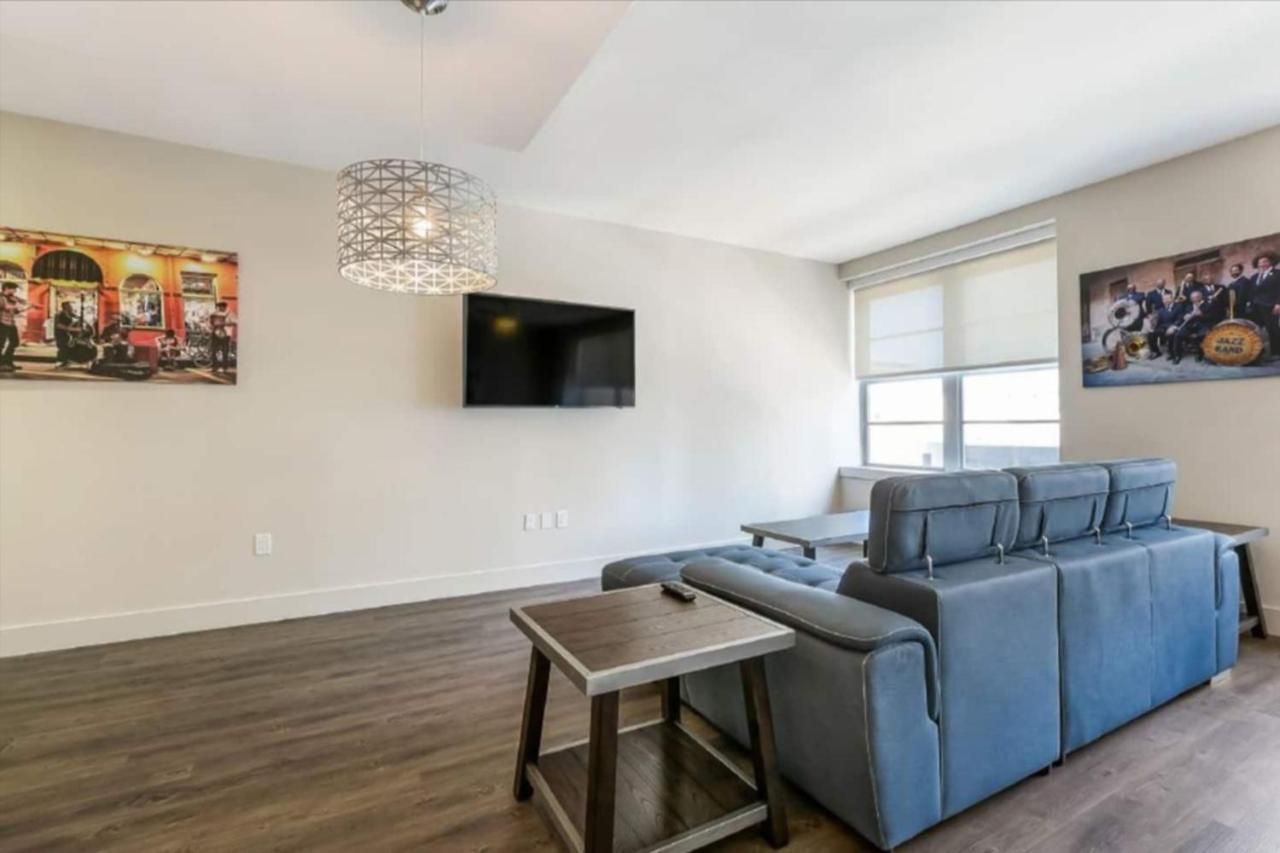 Upscale And Penthouses Close To Canal And Bourbon St