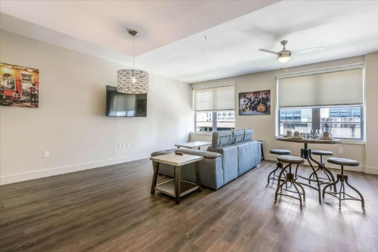 Upscale And Penthouses Close To Canal And Bourbon St Apartment