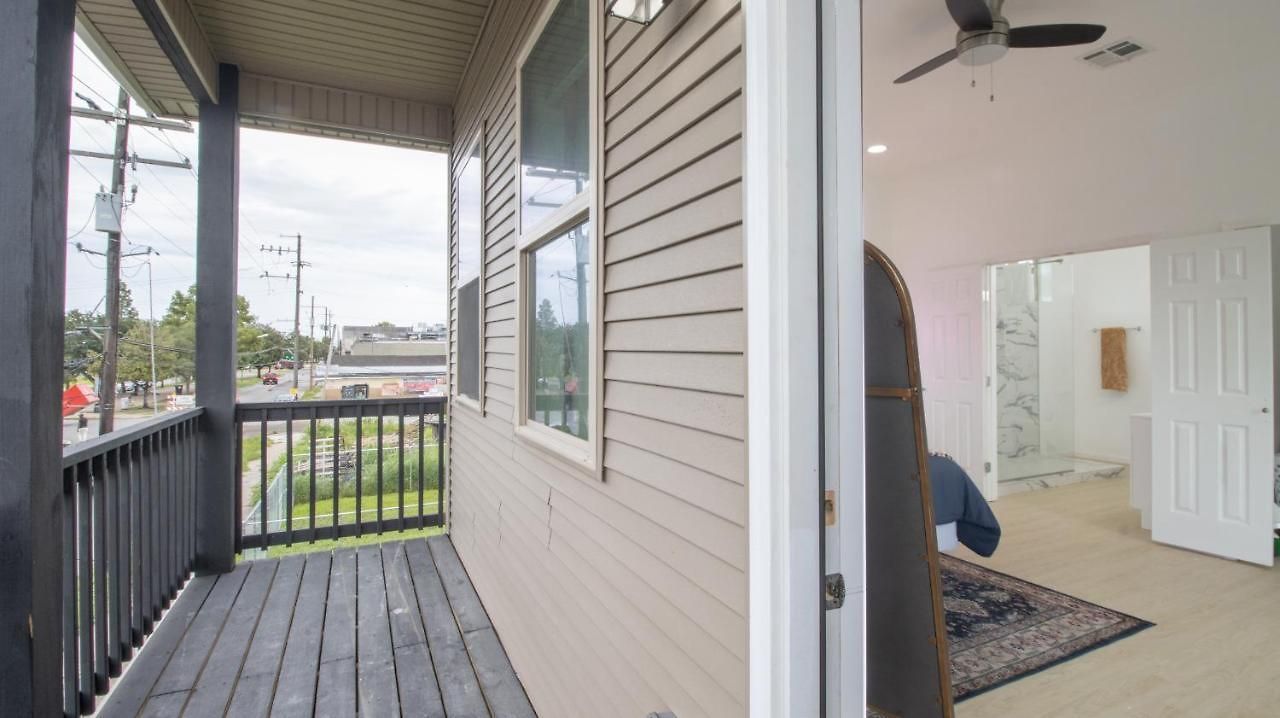 Apartment Downtown Vibrant Gray Loft 2318 *