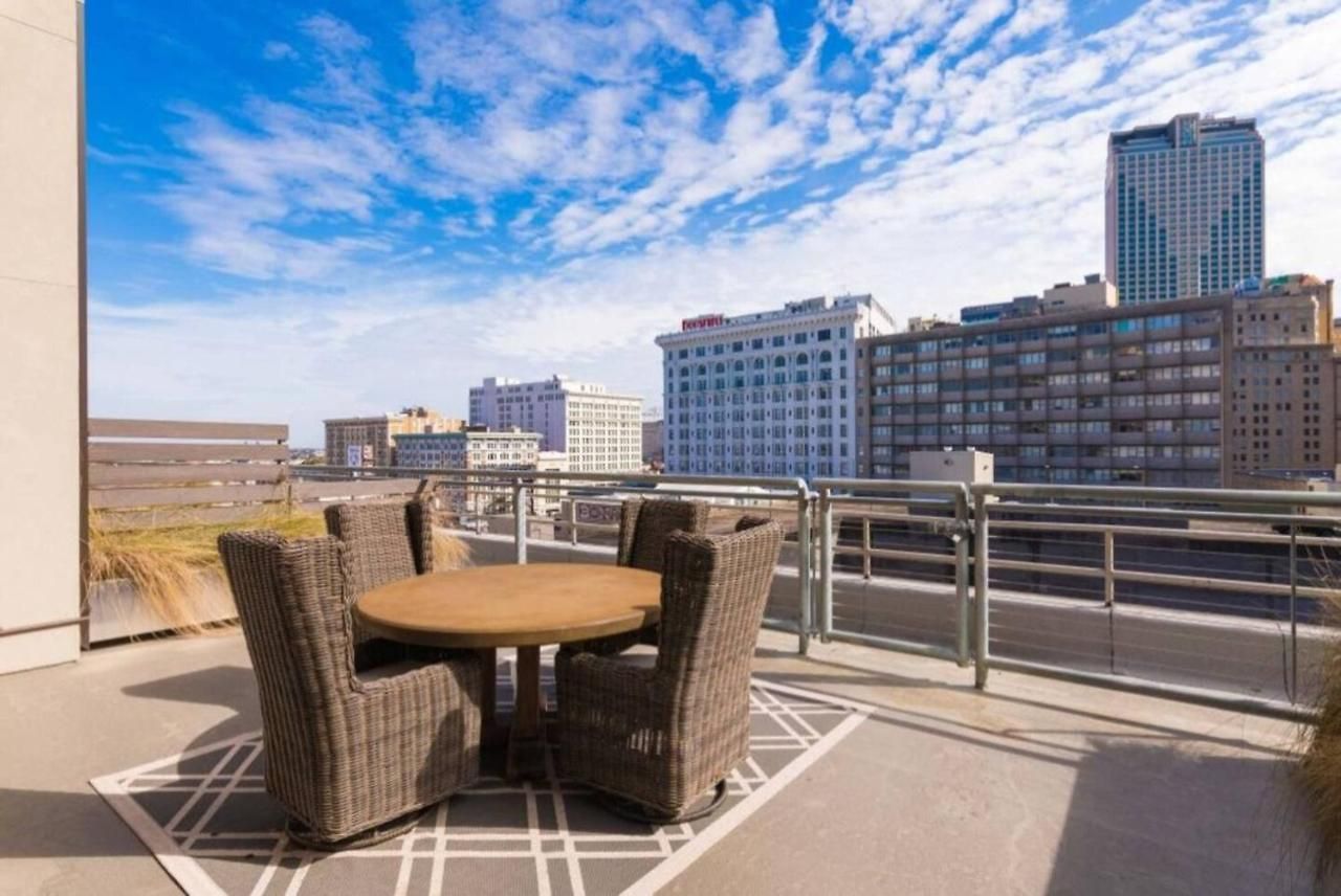 Urban Living In The Heart Of Apartment *