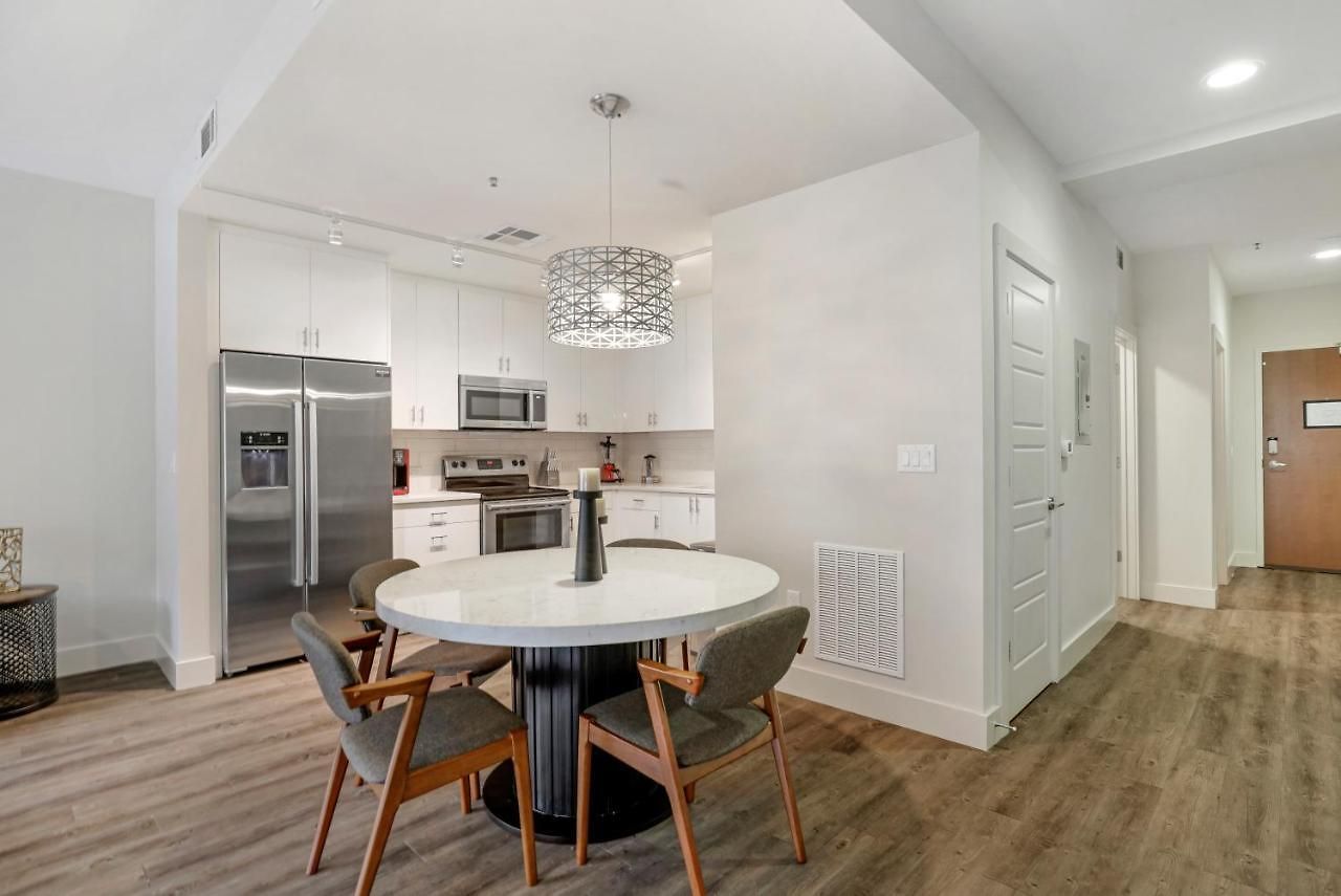 Apartment Modern & Fully Furnished In The Heart Of The *
