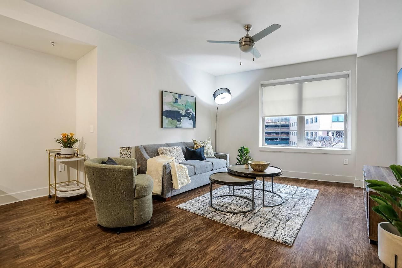Modern & Fully Furnished In The Heart Of The Apartment *
