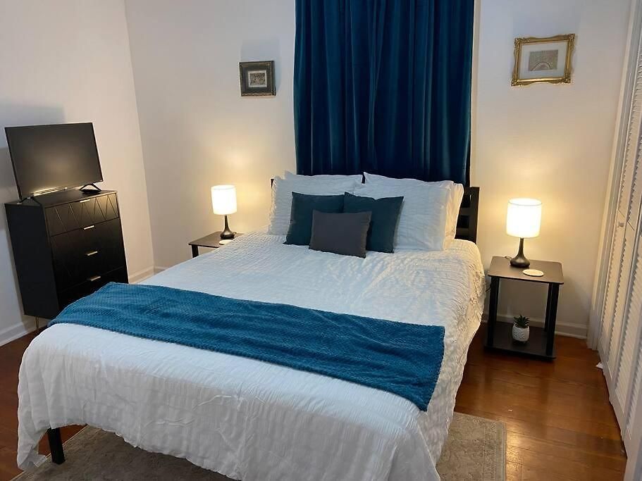 Beautifully Updated House *sleeps 6* Holiday home *