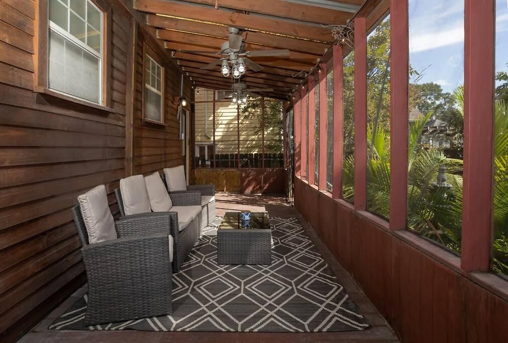 Beautifully Updated House *sleeps 6* Holiday home