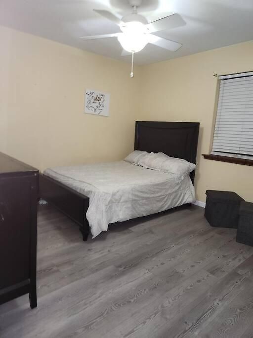 Hotel Orleans House With Pool & Parking, Peaceful Block *