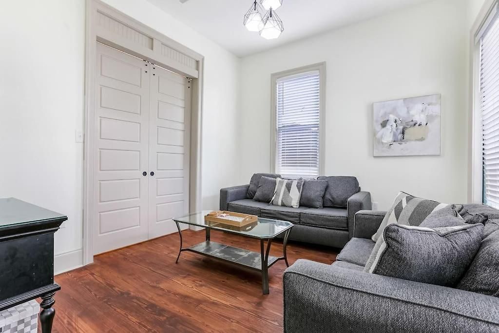 Chic 3br Nola Retreat, Streetcar Access, Ideal For Families & Friends Holiday home New Orleans