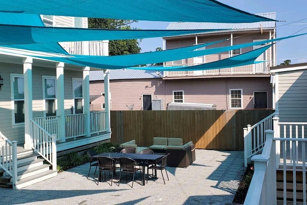 Holiday home Chic 3br Nola Retreat, Streetcar Access, Ideal For Families & Friends *