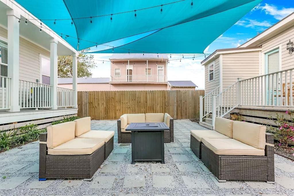 Chic 3br Nola Retreat, Streetcar Access, Ideal For Families & Friends Holiday home *