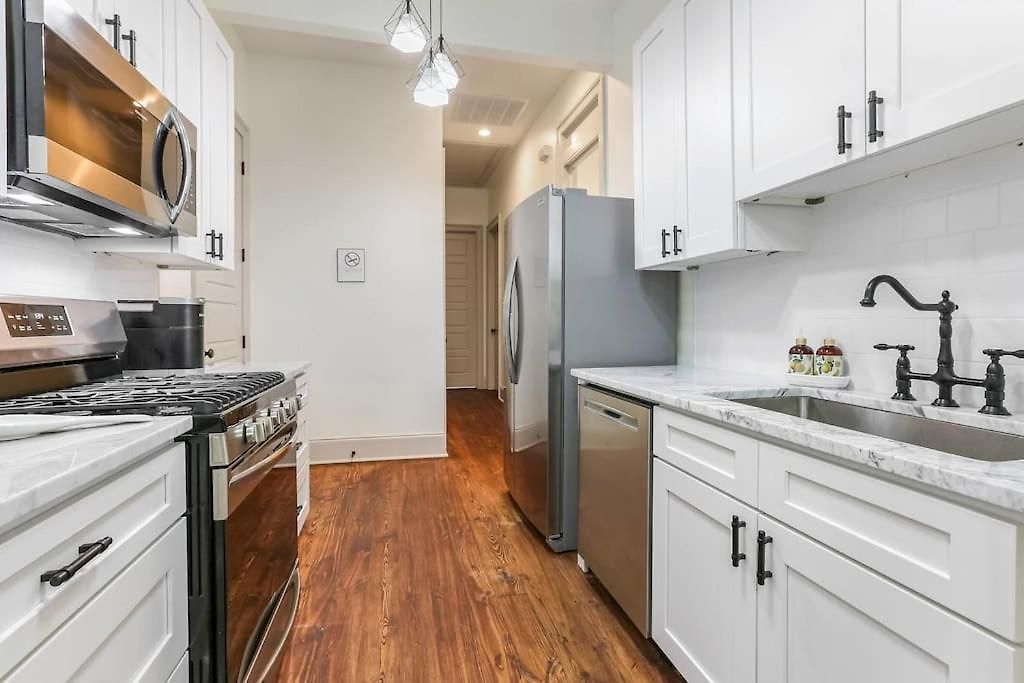 Chic 3br Nola Retreat, Streetcar Access, Ideal For Families & Friends Holiday home