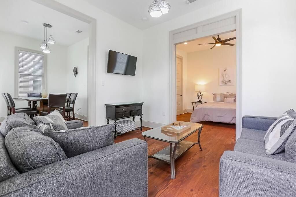 Holiday home Chic 3br Nola Retreat, Streetcar Access, Ideal For Families & Friends