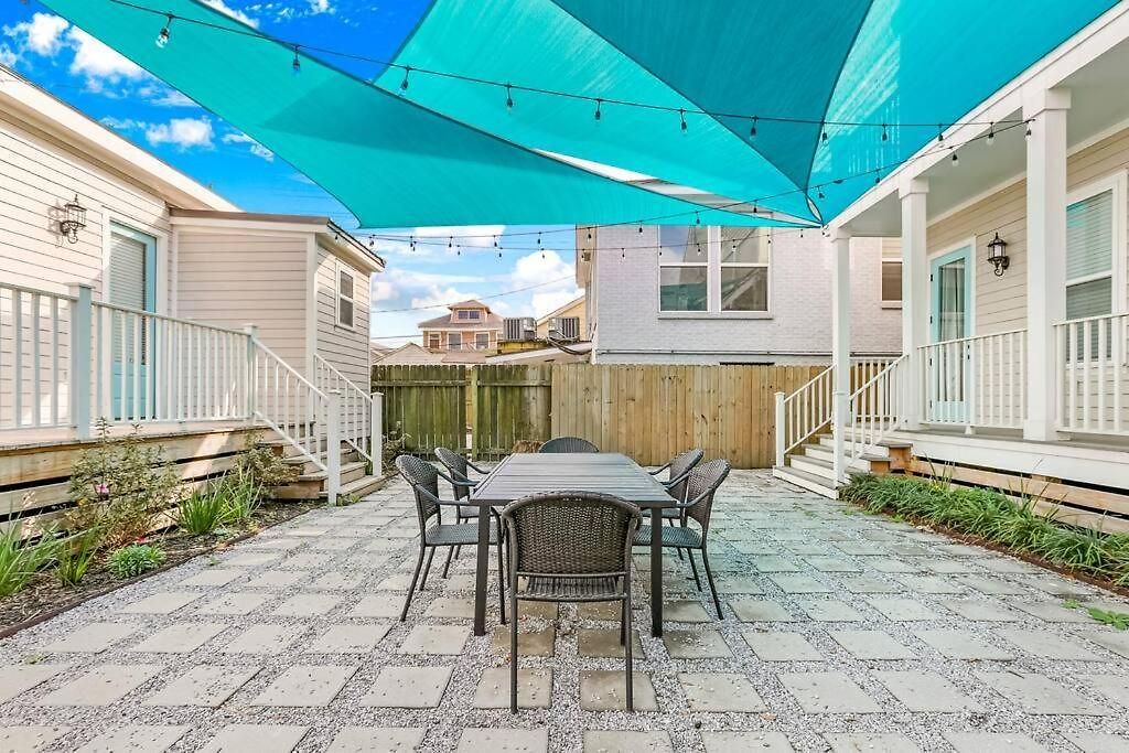 Chic 3br Nola Retreat, Streetcar Access, Ideal For Families & Friends Holiday home