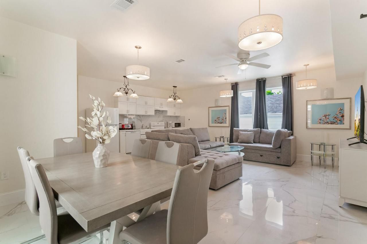 Breathtaking Near French Quarter Apartment *