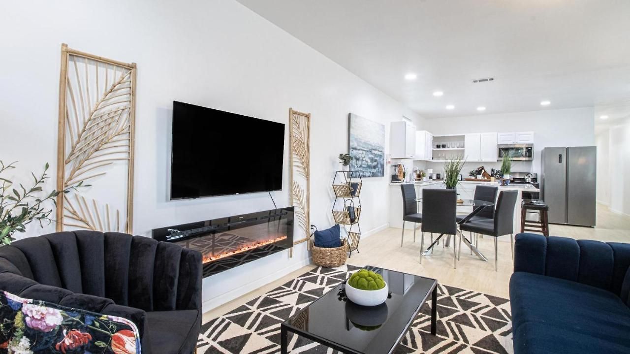 Vibrant Blue Luxury 2316 Apartment *