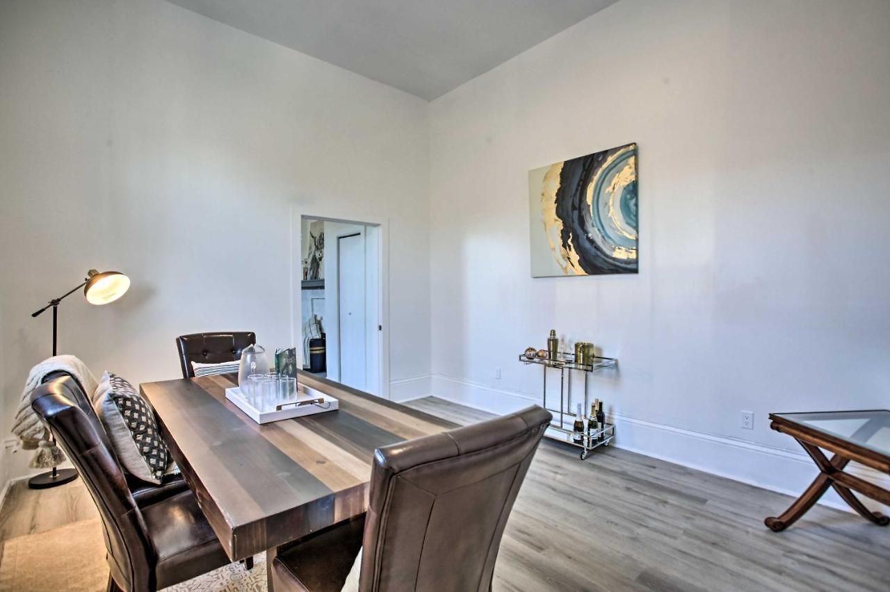 Modern Nola Condo: 2 Mi To Bourbon Street Holiday home *