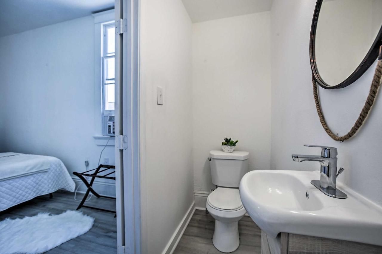 Modern Nola Condo: 2 Mi To Bourbon Street New Orleans