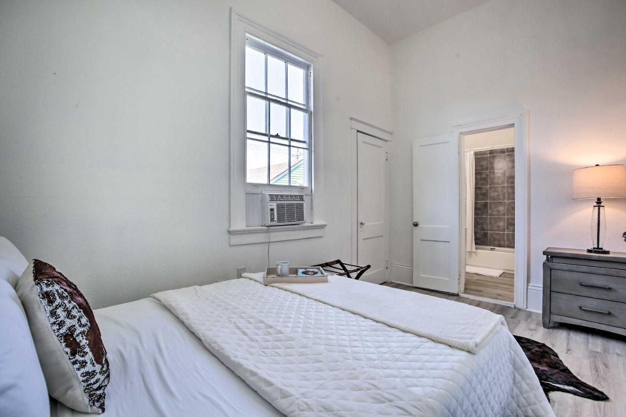 Modern Nola Condo: 2 Mi To Bourbon Street Holiday home
